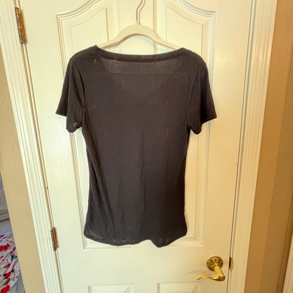 FRIENDS Black V-Neck Women's Short Sleeve T Shirt in Women’s Medium Casual TV - Picture 2 of 6